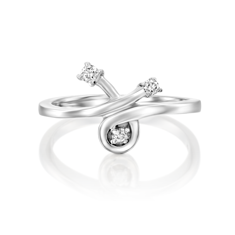 טבעת אירוסין זהב לבן משובצת בשלושה ויהלומים
