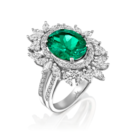 טבעת אמרלד עם יהלומים בדוגמת פרח