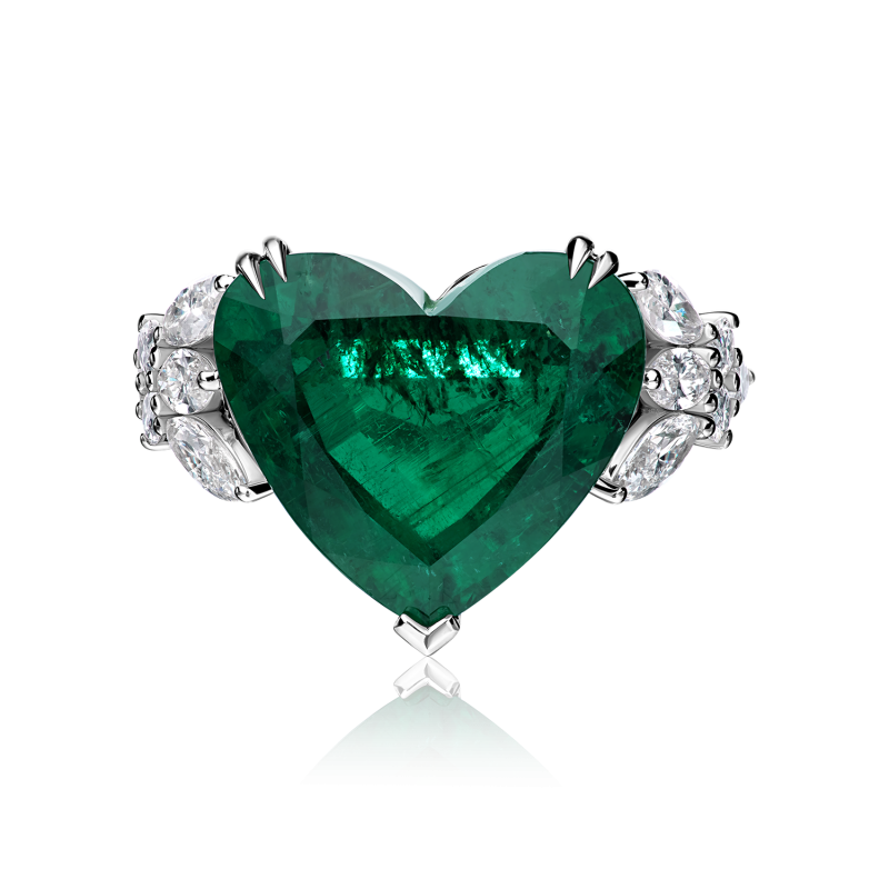 טבעת לב אמרלד ירוק עם חישוק טבעת משובץ יהלומים