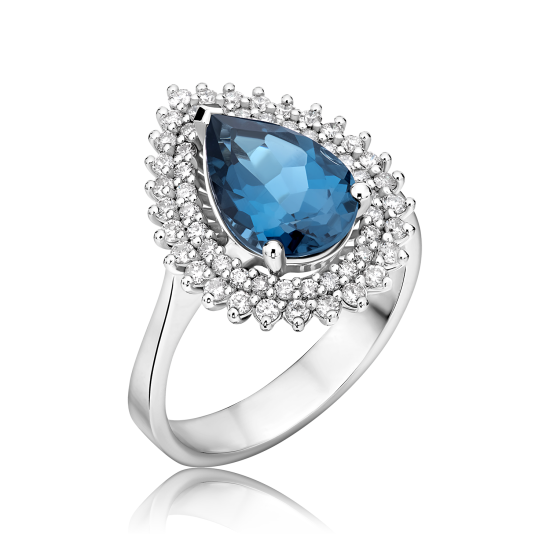 טבעת זהב לבן משובצת בטופז כחול בליטוש טיפה מוקפת שתי שורות יהלומים