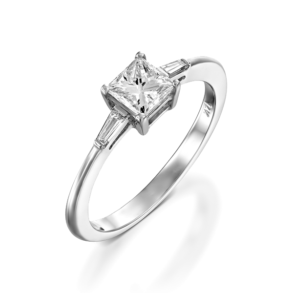 טבעת אירוסין זהב לבן ויהלום מרובע משני צידיו יהלו טרפז