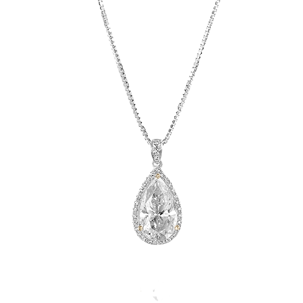 תליון יהלום לבן בצורת טיפה מוקף בשורה של יהלומים קטנים בזהב לבן