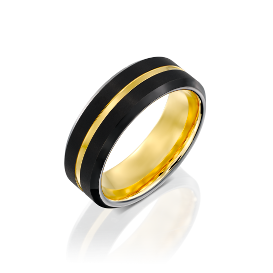 טבעת לגבר מטונגסטן שחור עם פס זהב