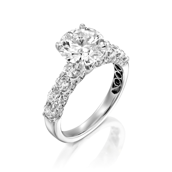 טבעת אירוסין זהב לבן ויהלום סוליטר עם חישוק טבעת משובץ ביהלומים
