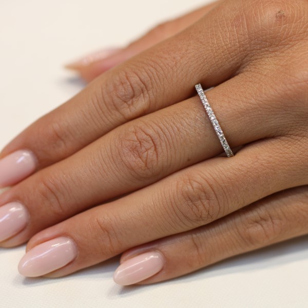 טבעת יהלומים איטרניטי זהב לבן ויהלומים