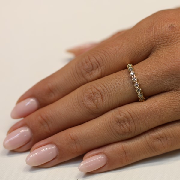 טבעת איטרניטי יהלומים בדוגמת משושים בזהב צהוב