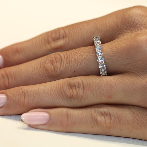 טבעת איטרניטי יהלומים בזהב לבן