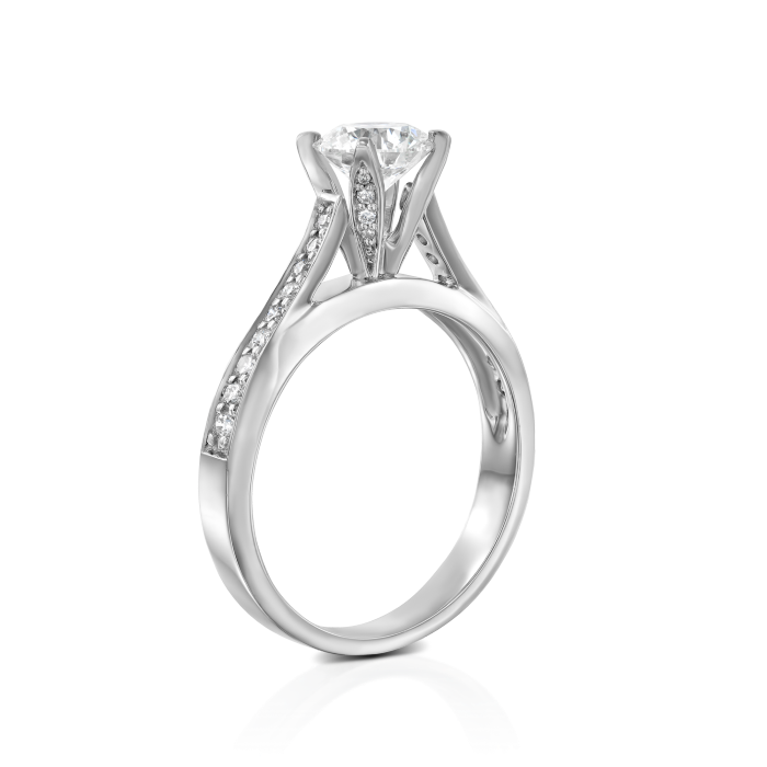טבעת אירוסין יהלום סוליטר עם חישוק טבעת משובץ יהלומים
