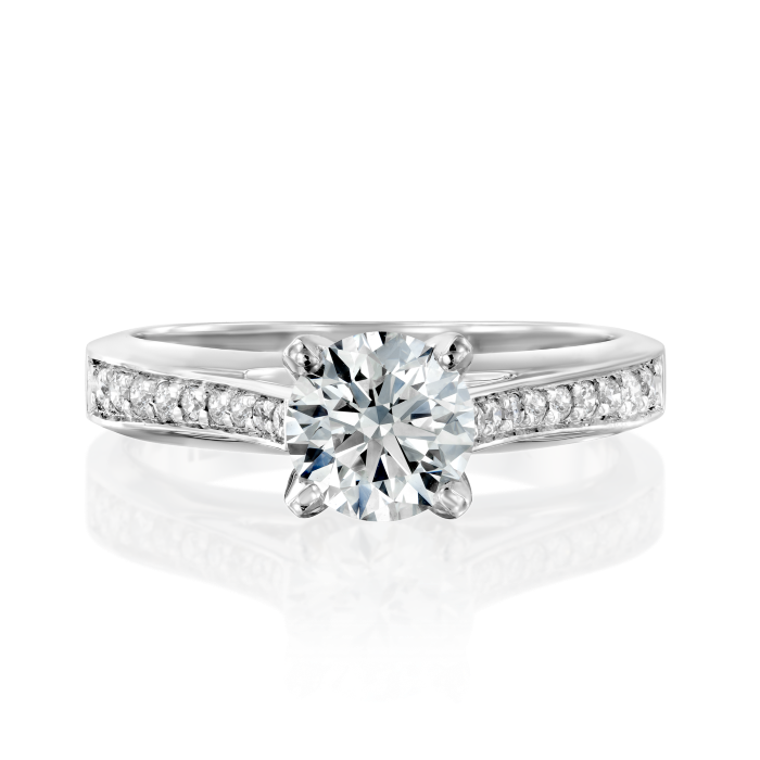 טבעת אירוסין יהלום סוליטר עם חישוק טבעת משובץ יהלומים