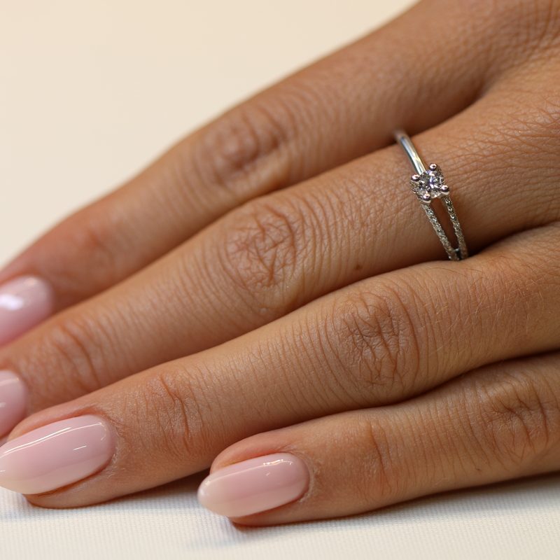 טבעת אירוסין יהלום סוליטר חישוק כפול בזהב לבן