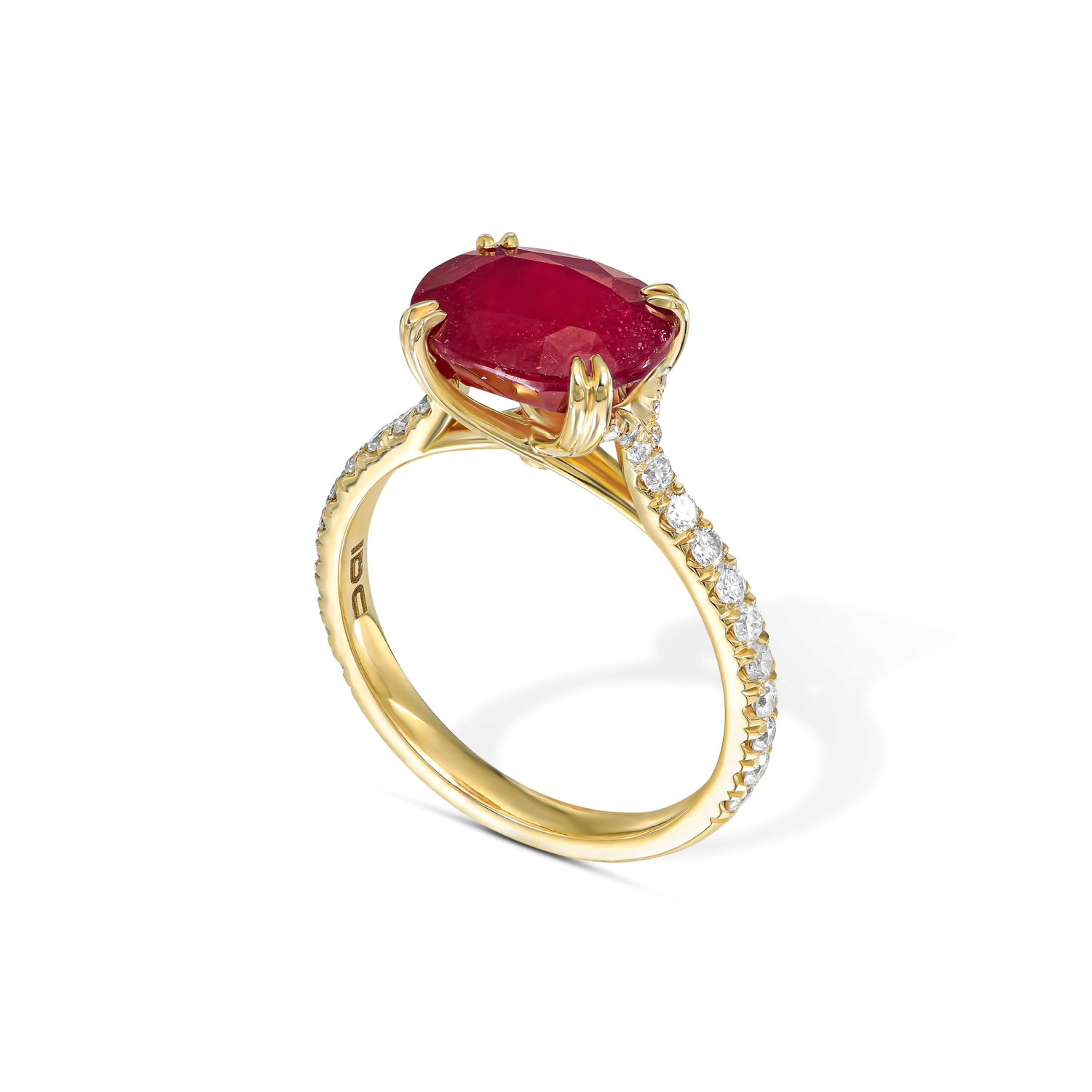Ruby Oval – טבעת עם רובי טבעי ויהלומים